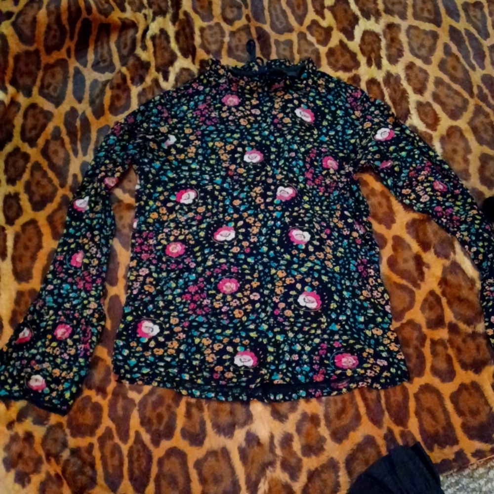 Top Shop blouse, cute floral pattern. Size 4